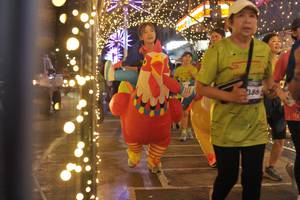 BIB: 386
                            <button type="button" onclick="openModal(26220478)" class="btn btn-primary btn-sm float-right btn-popup" data-toggle="modal" data-target=".modal-high-quality">
                        <i class="fas fa-shopping-cart"></i> Add to Cart
                    </button>
                                            <button type="button" onclick="isThisMe(26220478, true)" class="btn btn-success btn-sm float-right btn-popup btn-isme hidden" data-toggle="tooltip" data-placement="bottom" title="นี่คือรูปของคุณใช่ไหม คลิกที่นี่เพื่อเอาเข้าอัลบั้ม">
                        <i class="fas fa-plus"></i> Add to album
                    </button>
                    <button type="button" onclick="isThisMe(26220478, false)" class="btn btn-warning btn-sm float-right btn-popup btn-isnotme hidden">
                        <i class="fas fa-ban"></i> Remove from album
                    </button>